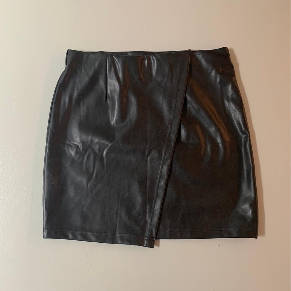Lock and key vegan leather mini skirt - small